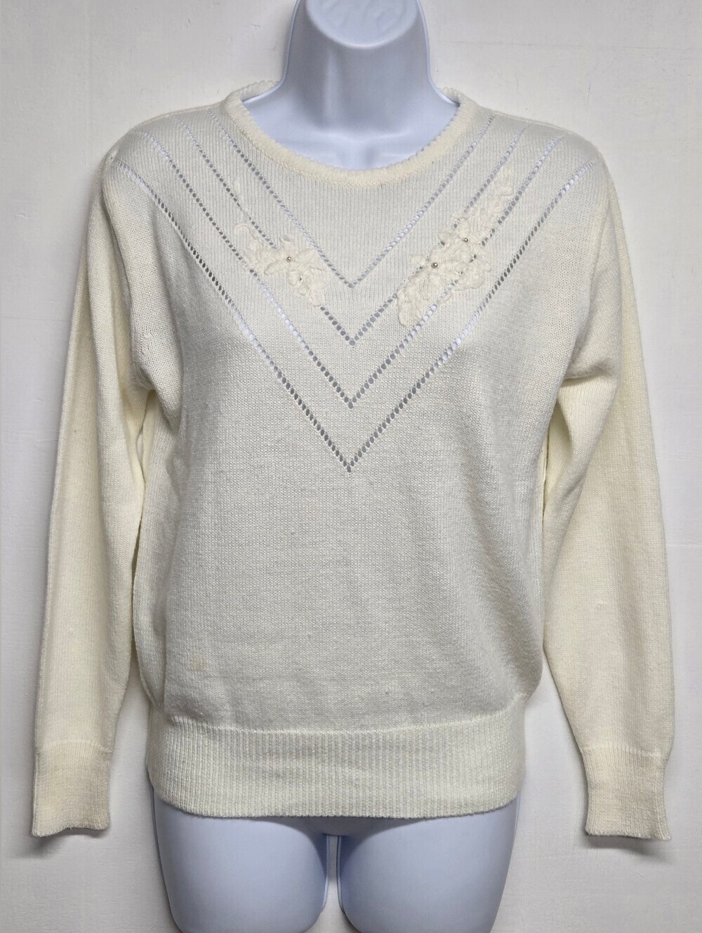 Knitivo S Cream Sweater Knit Acrylic Top Scalloped Neck Long Sleeve Vintage